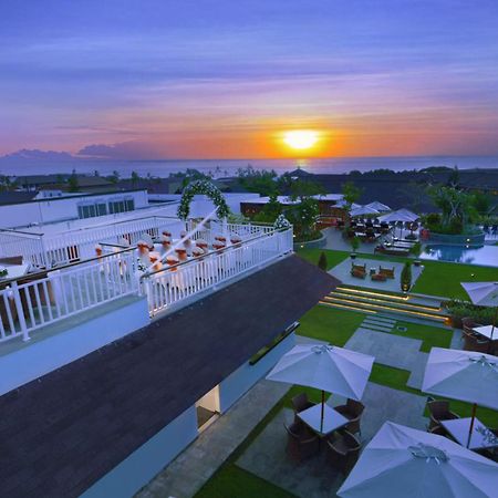 เฟฟโฮเต็ล กูตา การ์ติกา พลาซา Hotel ภายนอก รูปภาพ